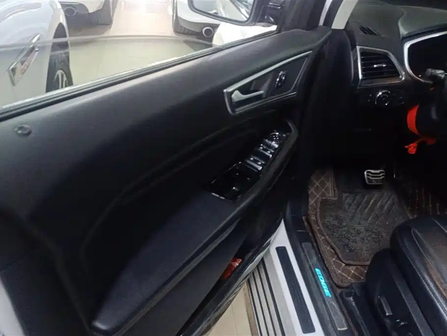 Ford Edge 2018 — фото 7