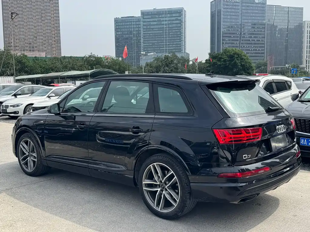 Audi Q7 2018 — фото 5