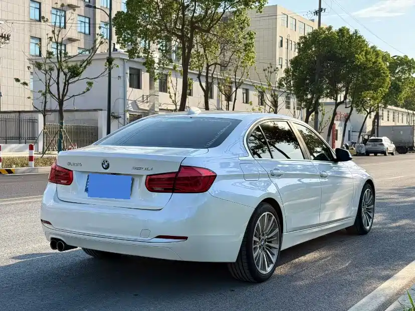 BMW 3 Series 2019 — фото 9
