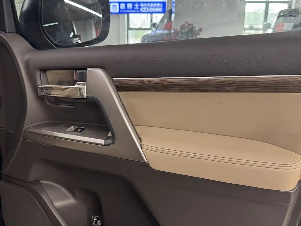 Toyota Land Cruiser 2011 — фото 20