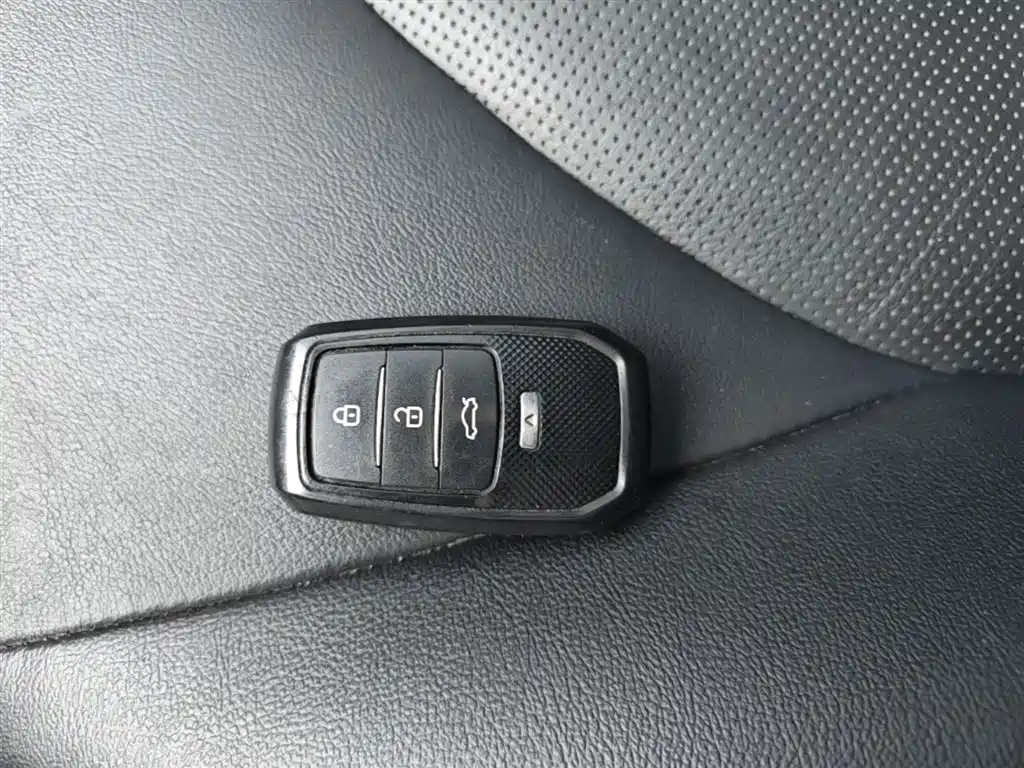 Toyota Camry 2018 — фото 9
