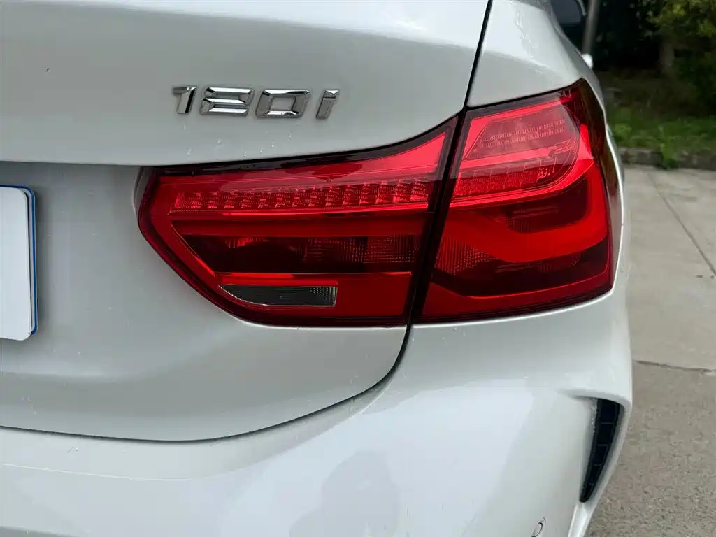 BMW 1 Series 2019 — фото 13