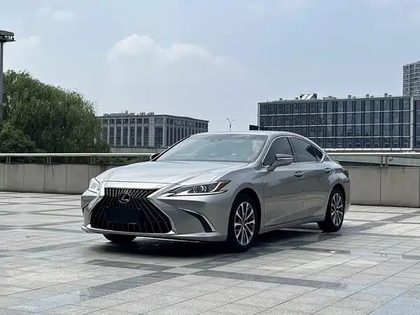 Lexus ES 2024