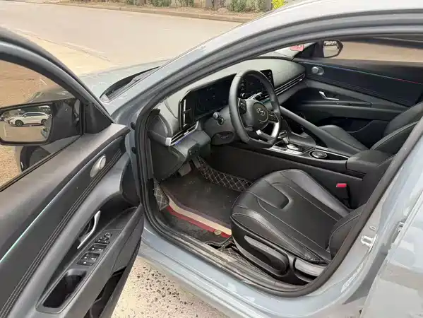 Hyundai Elantra 2023