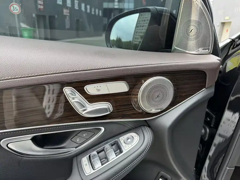 Mercedes-Benz GLC 2018 — фото 27