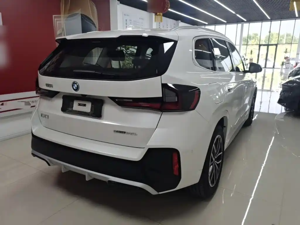 BMW iX1 2025