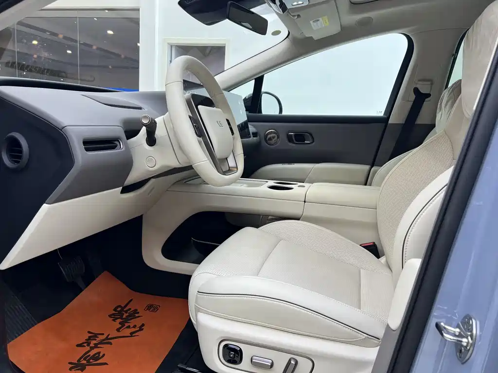Li Auto i8 2025 — фото 18