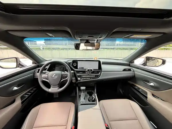 Lexus ES 2024