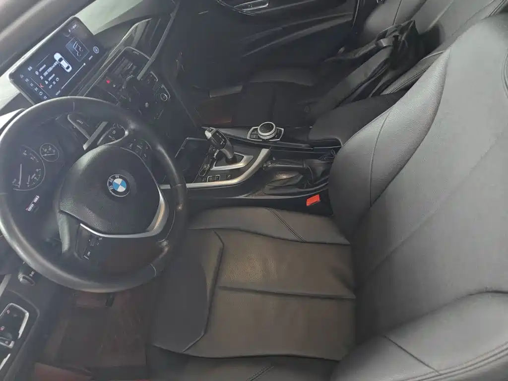 BMW 3 Series 2016 — фото 11