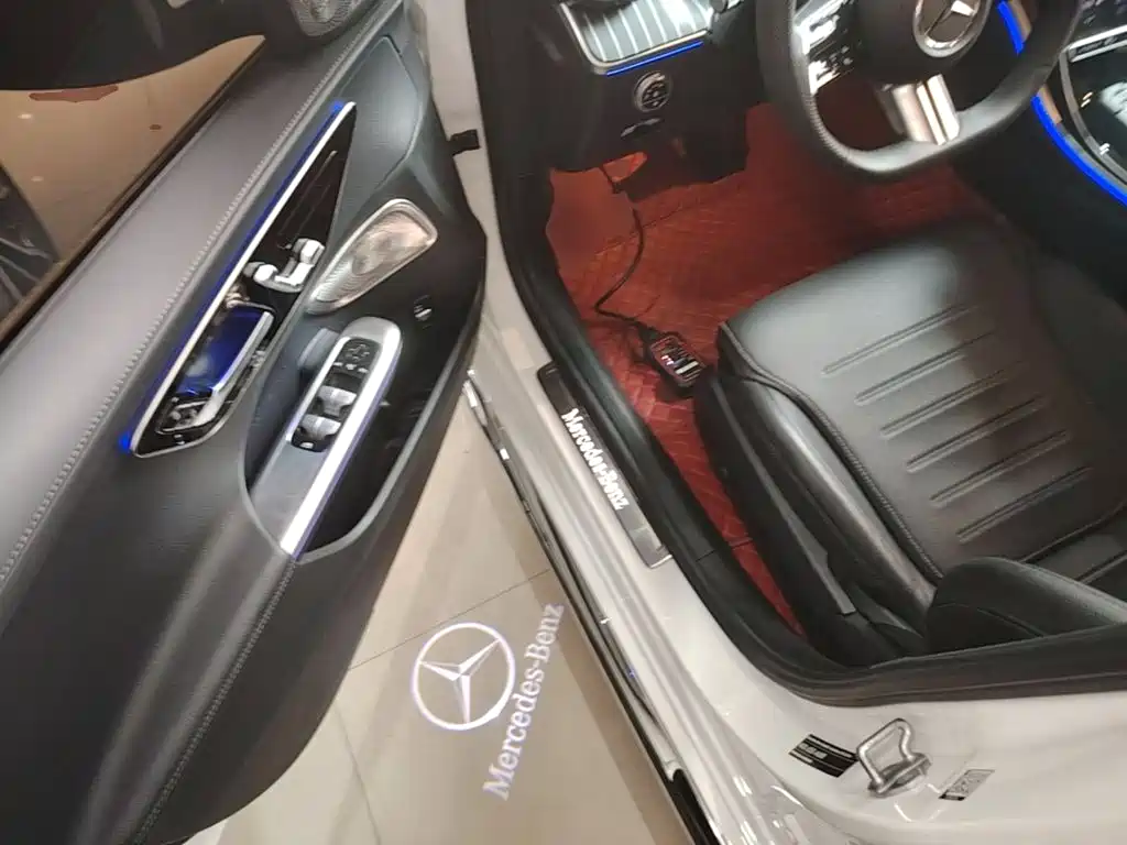Mercedes-Benz C-Class 2023 — фото 12