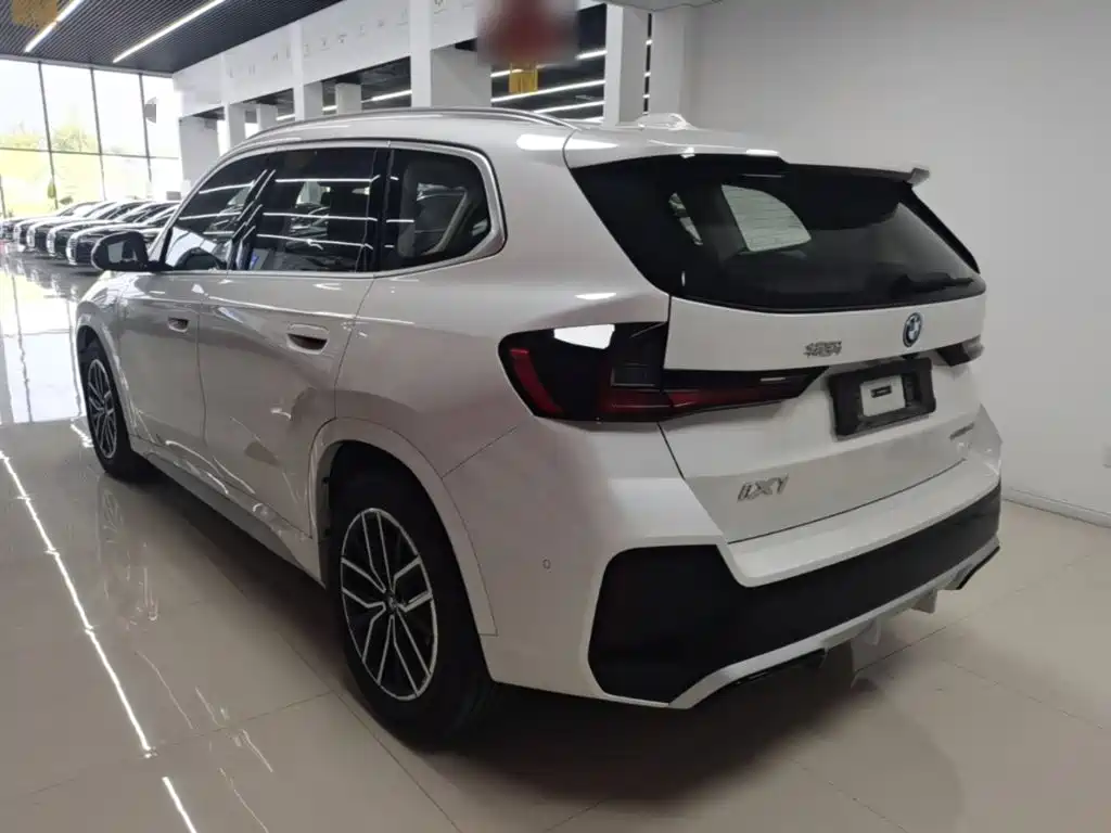 BMW iX1 2025
