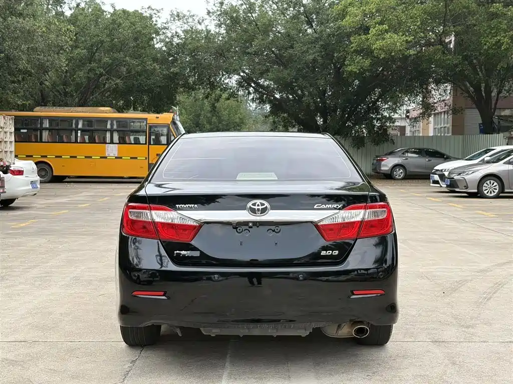 Toyota Camry 2014 — фото 8