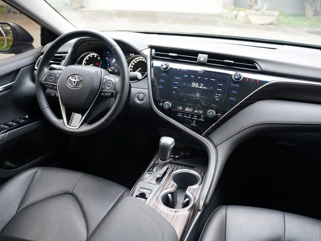 Toyota Camry 2020 — фото 18