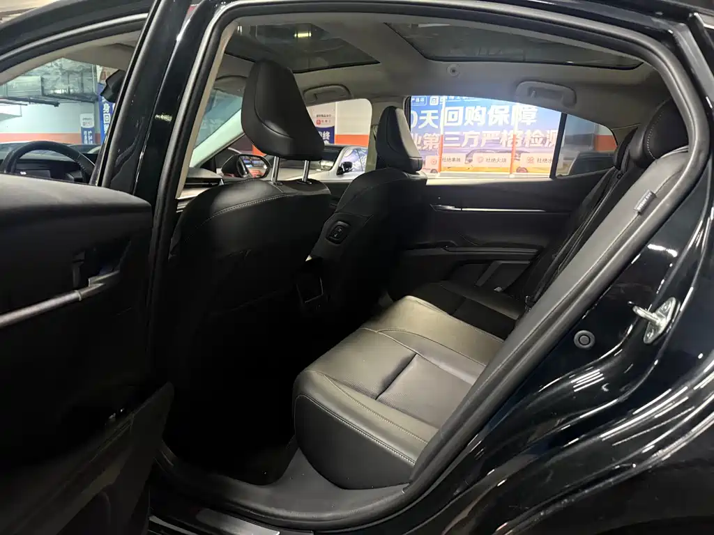 Toyota Camry 2024 — фото 12