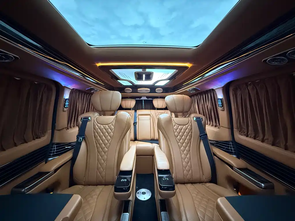 Mercedes-Benz V-Class 2023 — фото 19