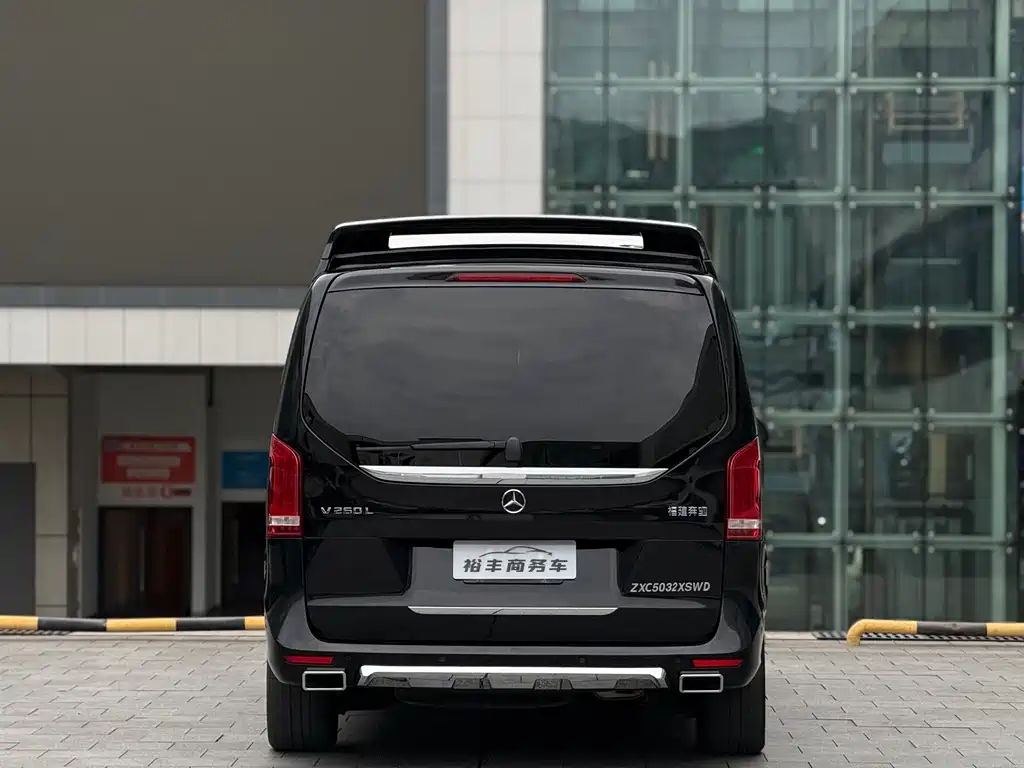 Mercedes-Benz V-Class 2023 — фото 21