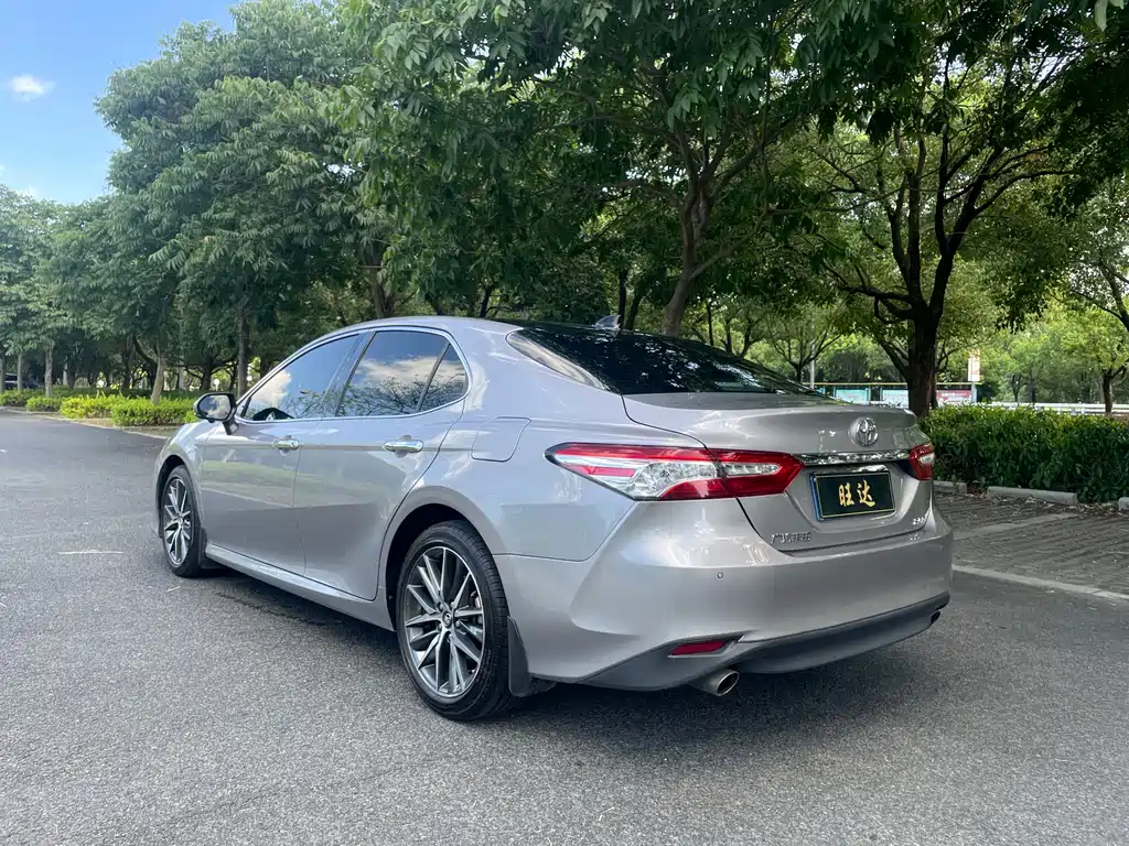 Toyota Camry 2022 — фото 8