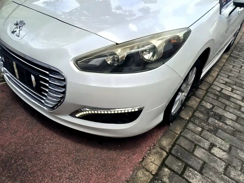 Peugeot 308 2015 — фото 24