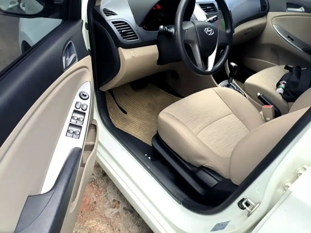 Hyundai Verna 2015 — фото 16