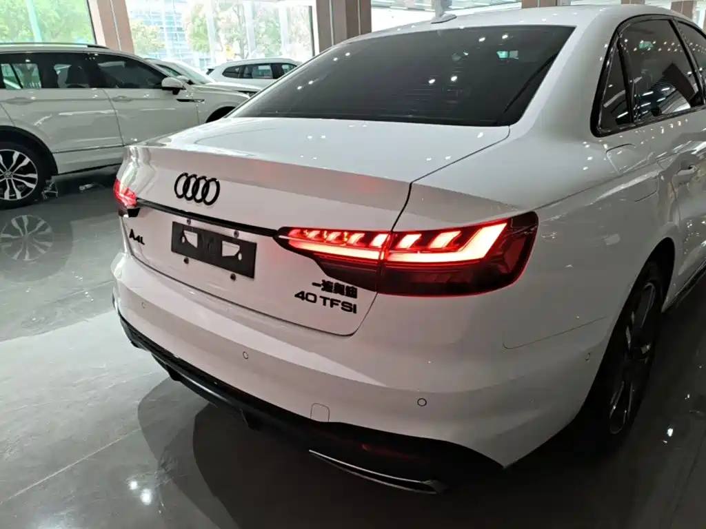 Audi A4L 2023 — фото 6