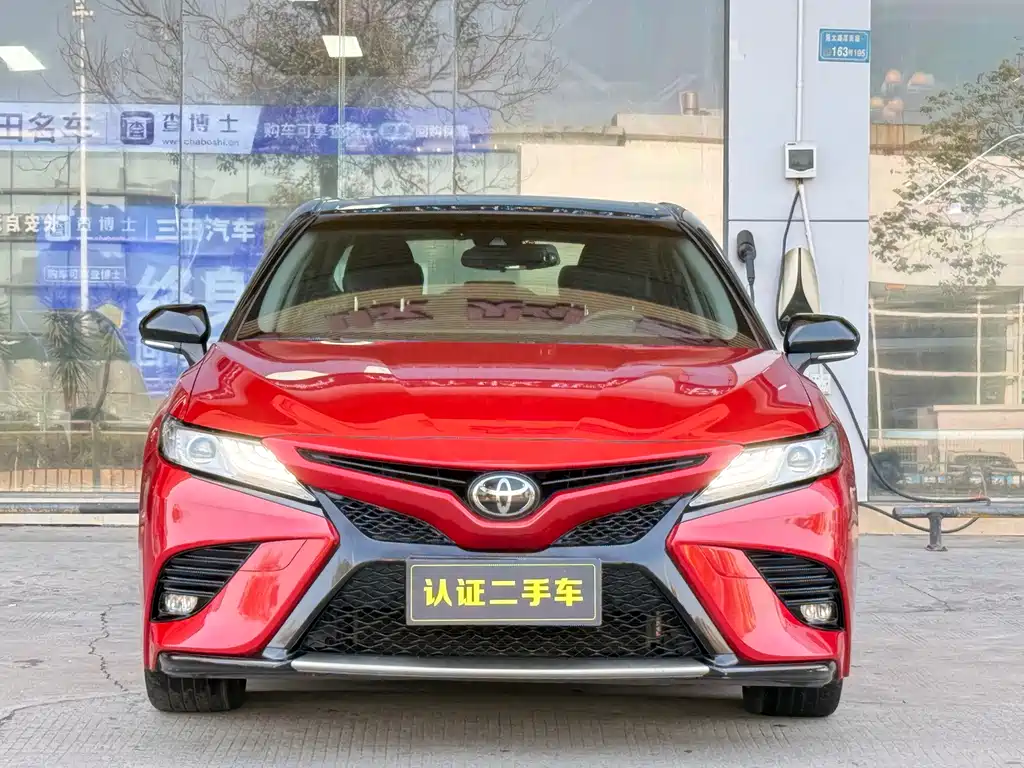 Toyota Camry 2019 — фото 2