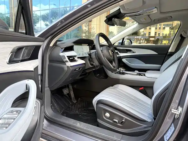 Hongqi H5 PHEV 2025