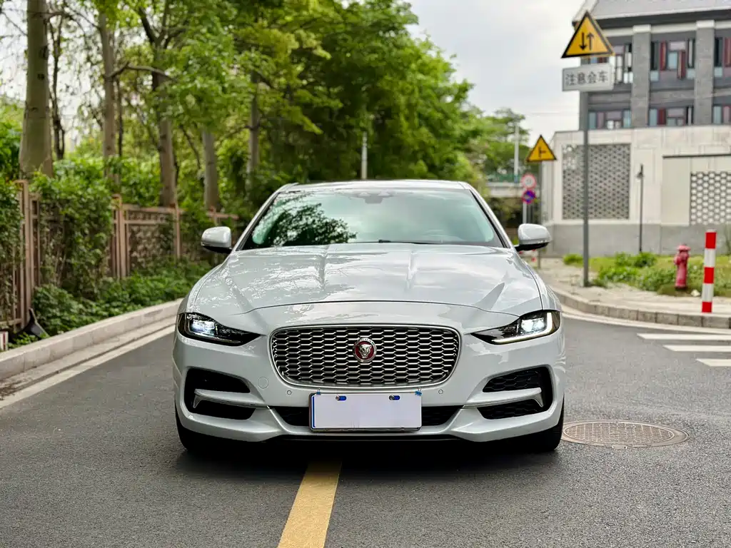 Jaguar XEL 2020 — фото 2