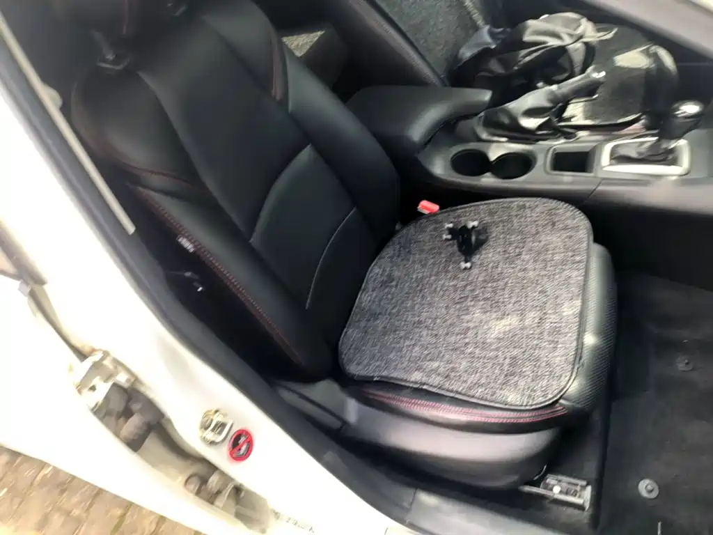 Mazda 3 Axela 2018 — фото 25