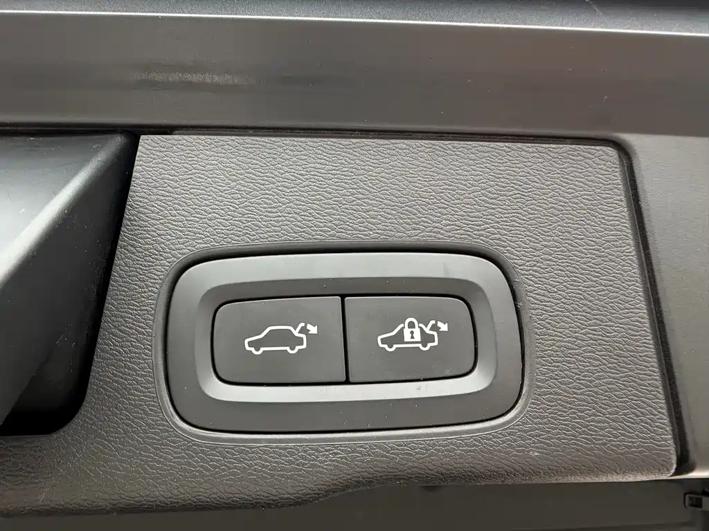 Volvo XC60 2021 — фото 20