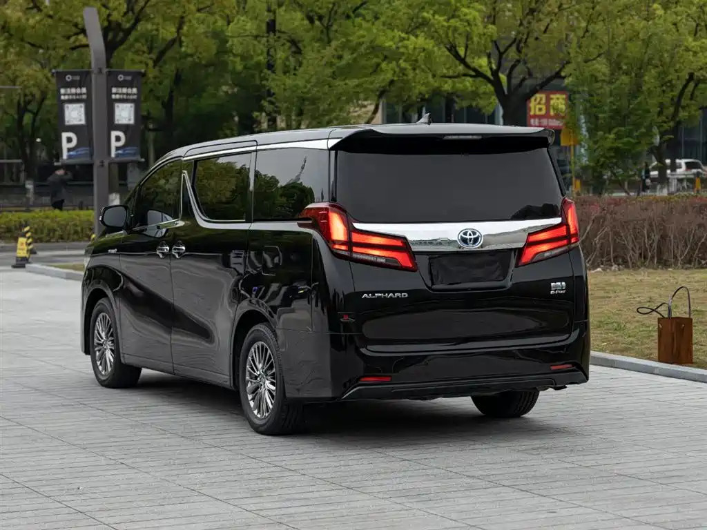 Toyota Alphard 2023 — фото 6