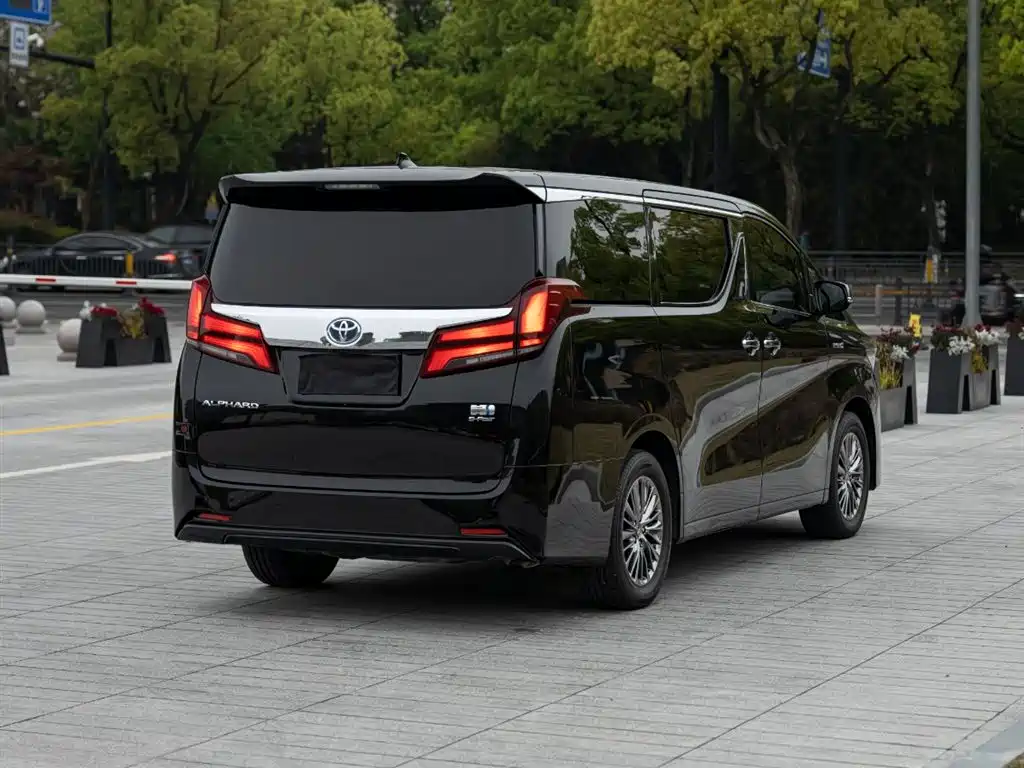 Toyota Alphard 2023 — фото 4