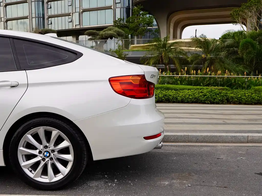 BMW 3 Series GT 2014 — фото 27
