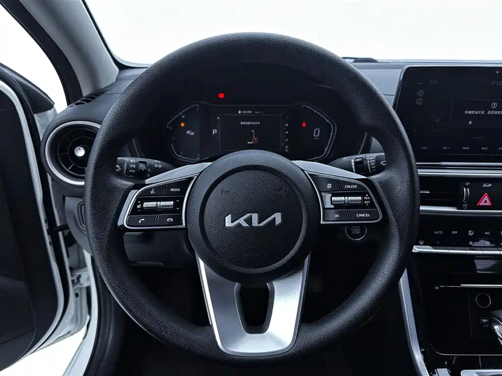 Kia K3 2023 — фото 19