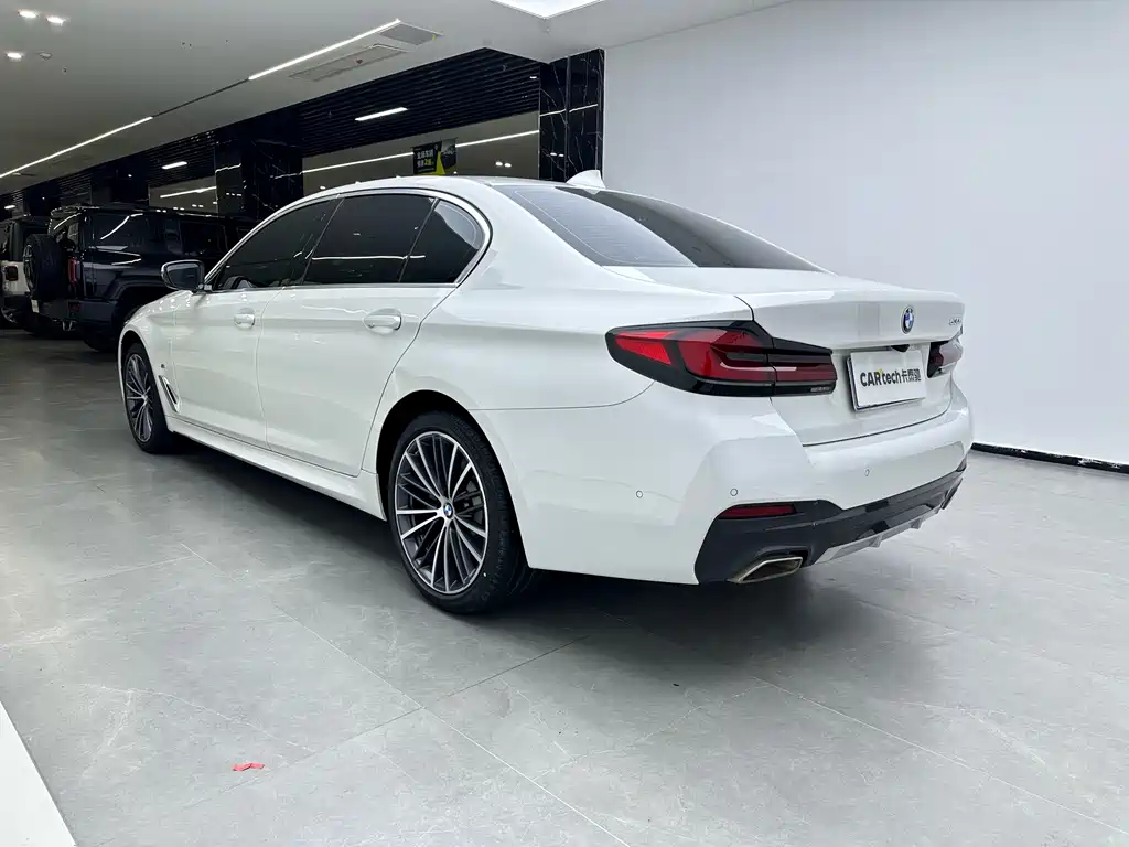 BMW 5 Series 2022 — фото 19