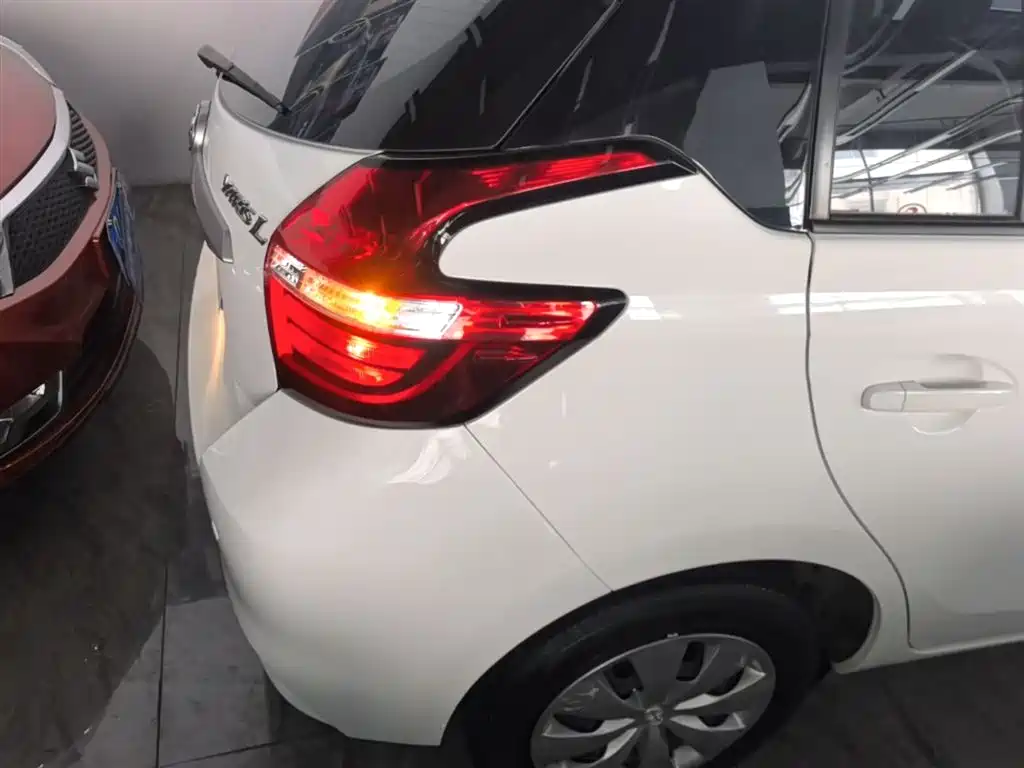 Toyota Yaris L 2021 — фото 8