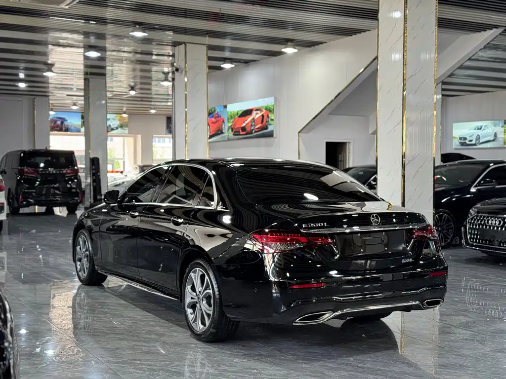 Mercedes-Benz E-Class 2023 — фото 13