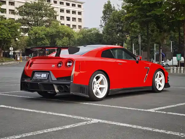 Nissan GT-R 2012