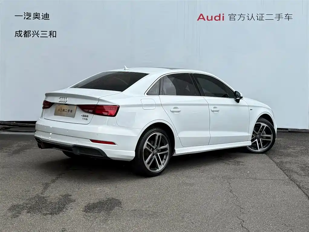 Audi A3 2018 — фото 4