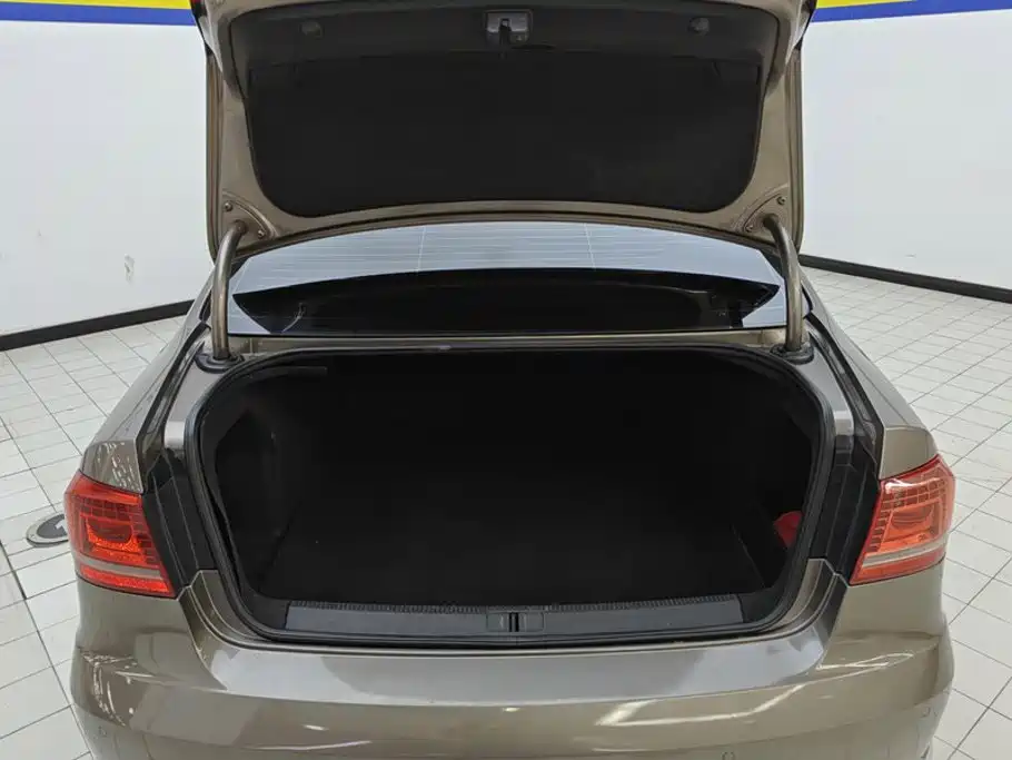 Volkswagen Magotan 2013