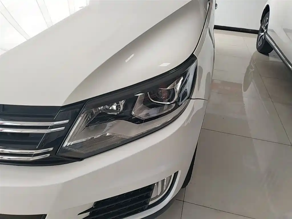 Volkswagen Tiguan 2015 — фото 24