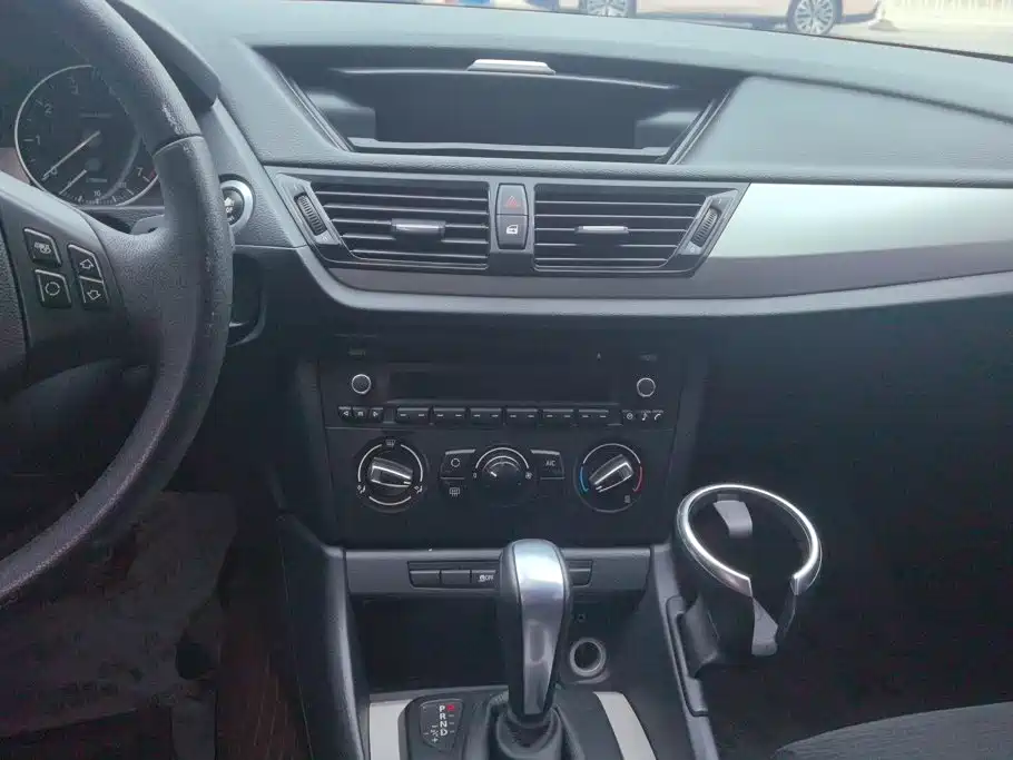 BMW X1 2014 — фото 13