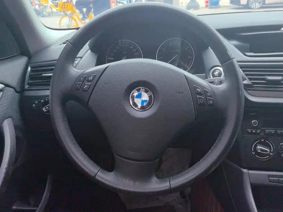 BMW X1 2014 — фото 15