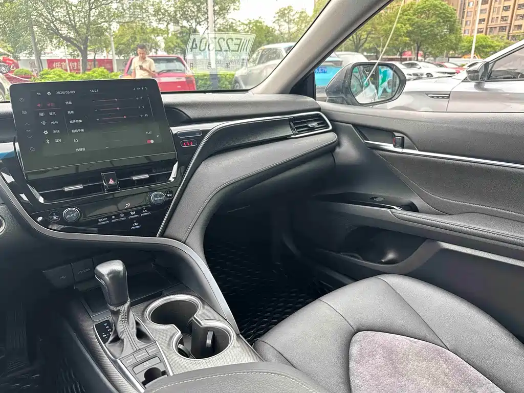 Toyota Camry 2021 — фото 23