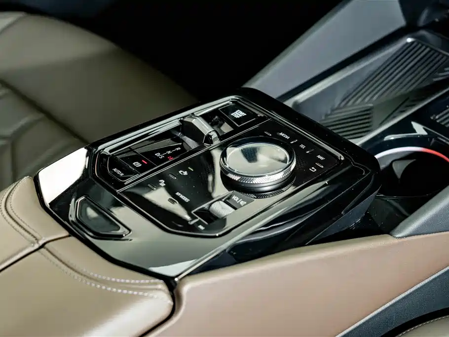 BMW 5 Series 2024 — фото 18