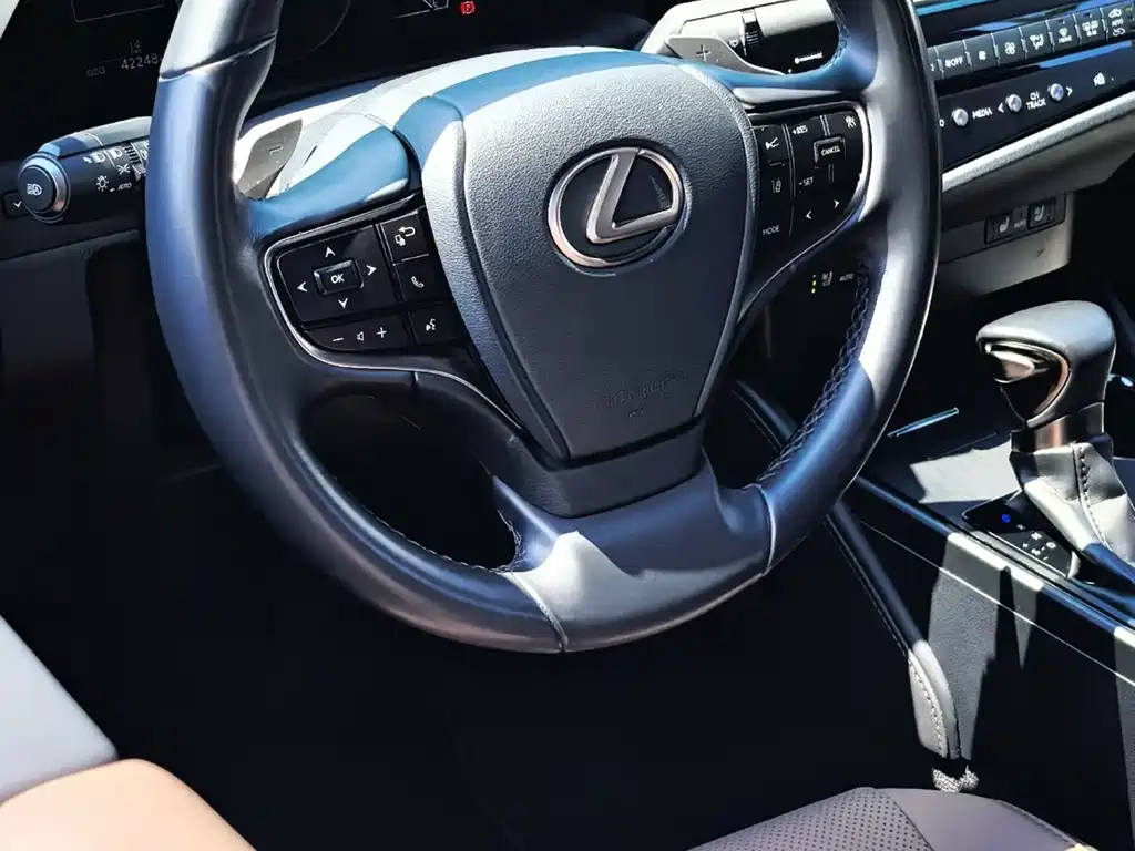 Lexus ES 2022 — фото 4