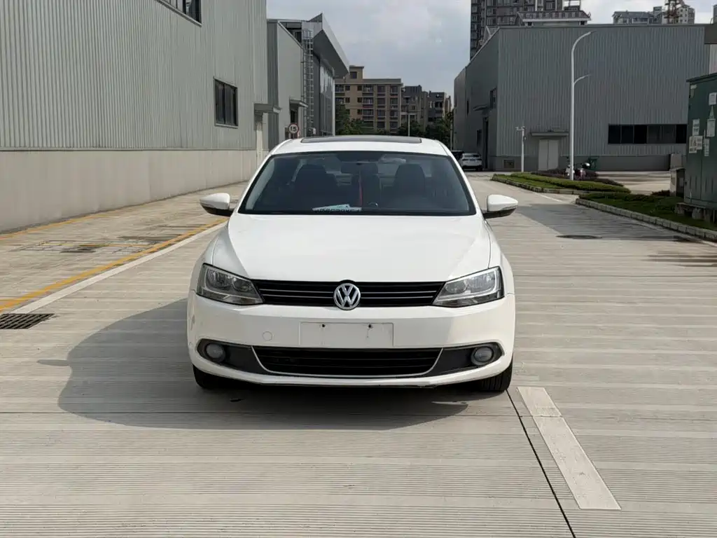 Volkswagen Sagitar 2015