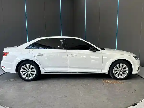 Audi A4L 2020