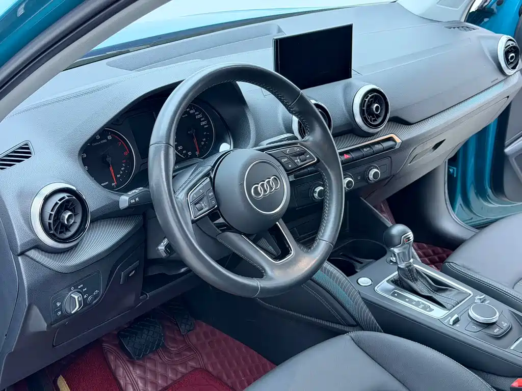 Audi Q2L 2023