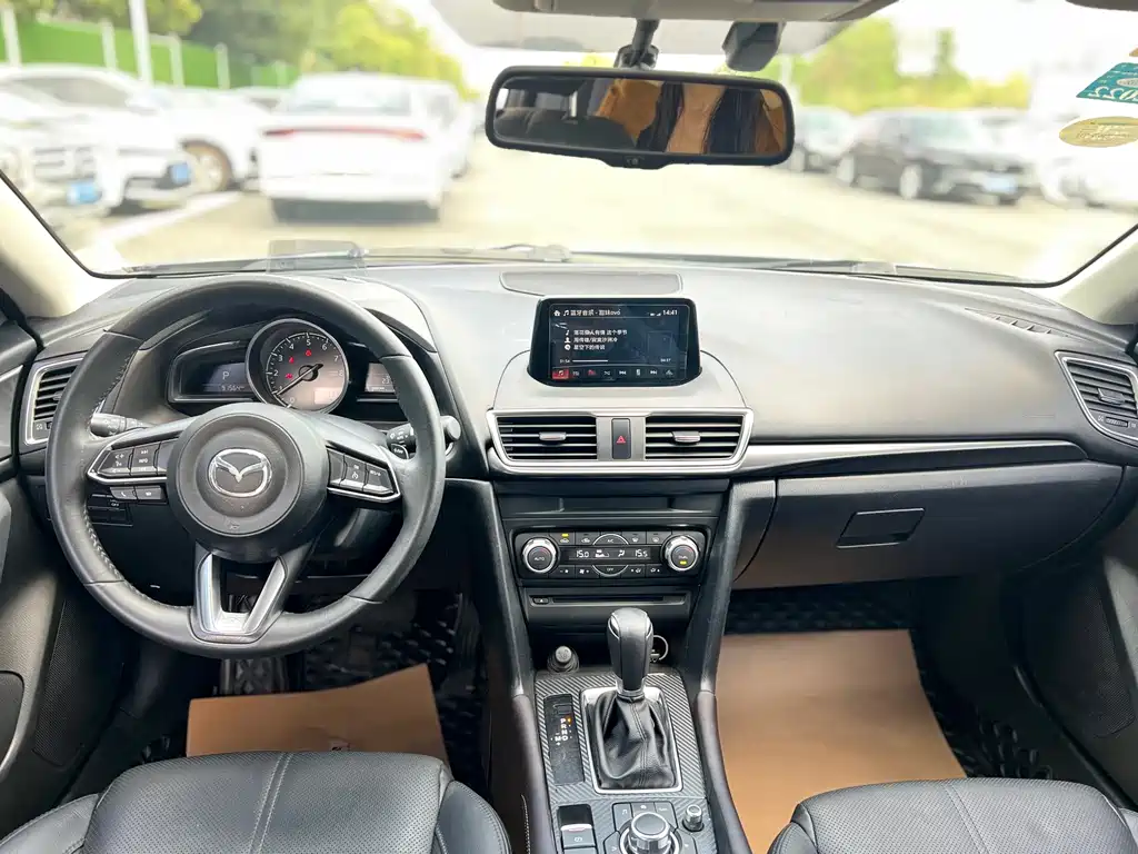 Mazda 3 Axela 2018 — фото 8