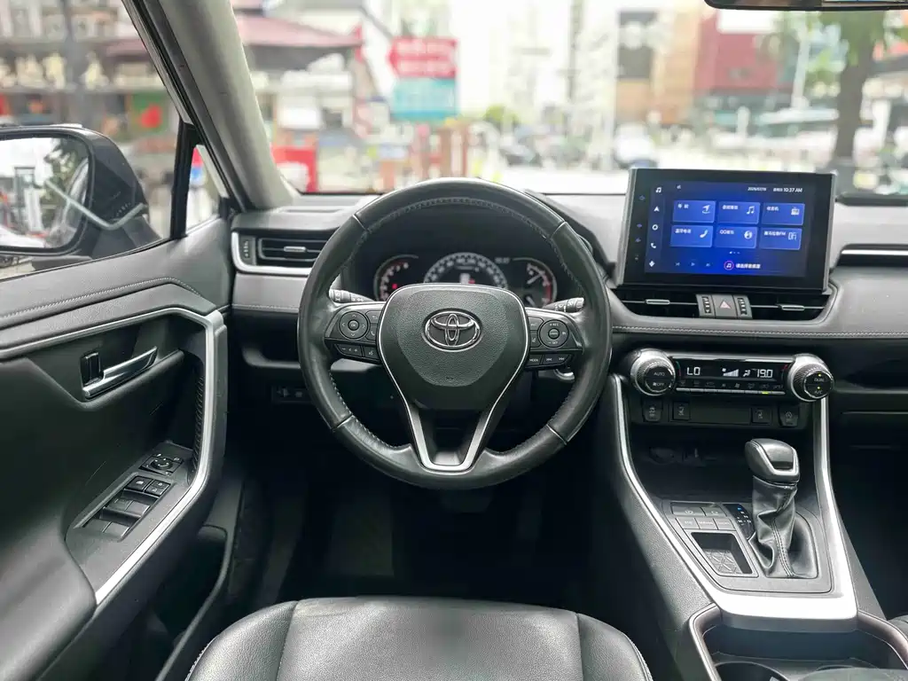 Toyota RAV4 2022 — фото 13